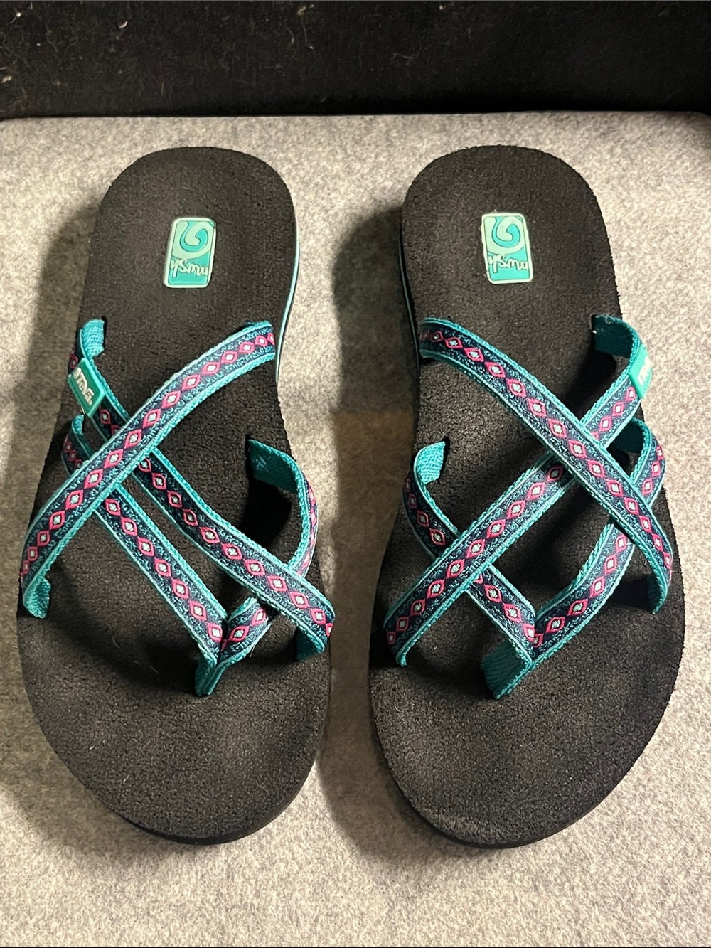 Teva Mush Olawahu Thong Sandals/FlipFlops Teal/Pink Size 7